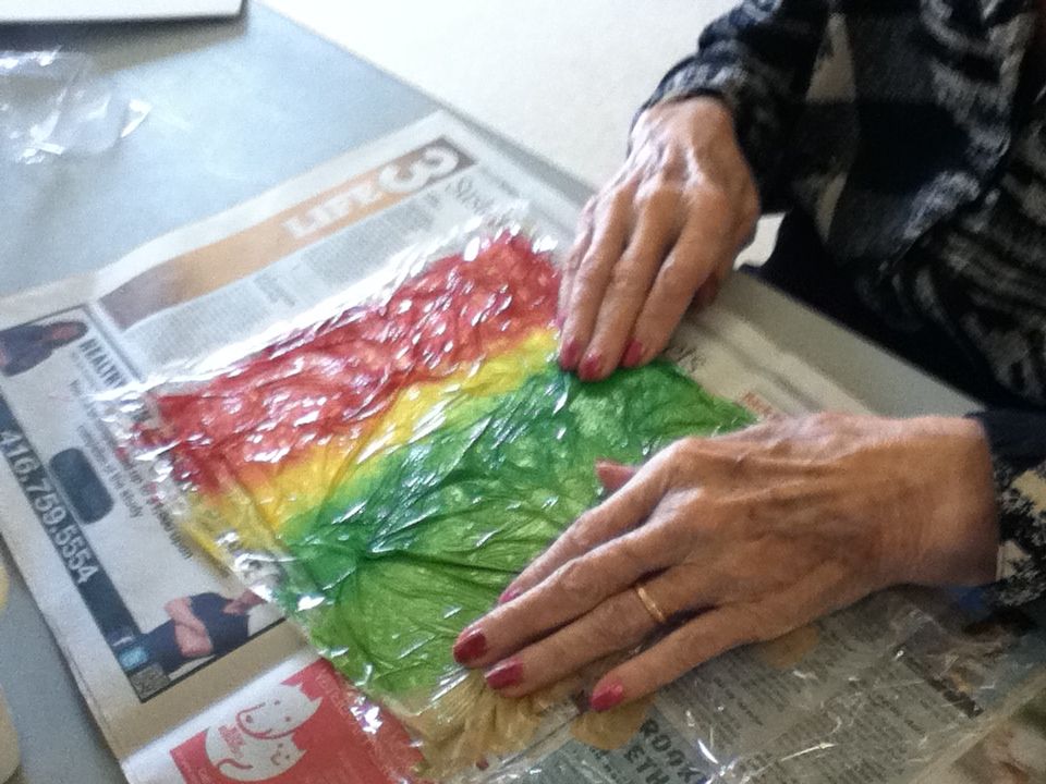 Acrylic and cling wrap is a very good project for residents with ...