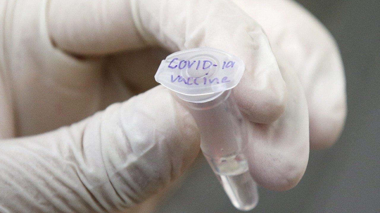 Coronavirus: Moderna says early Covid