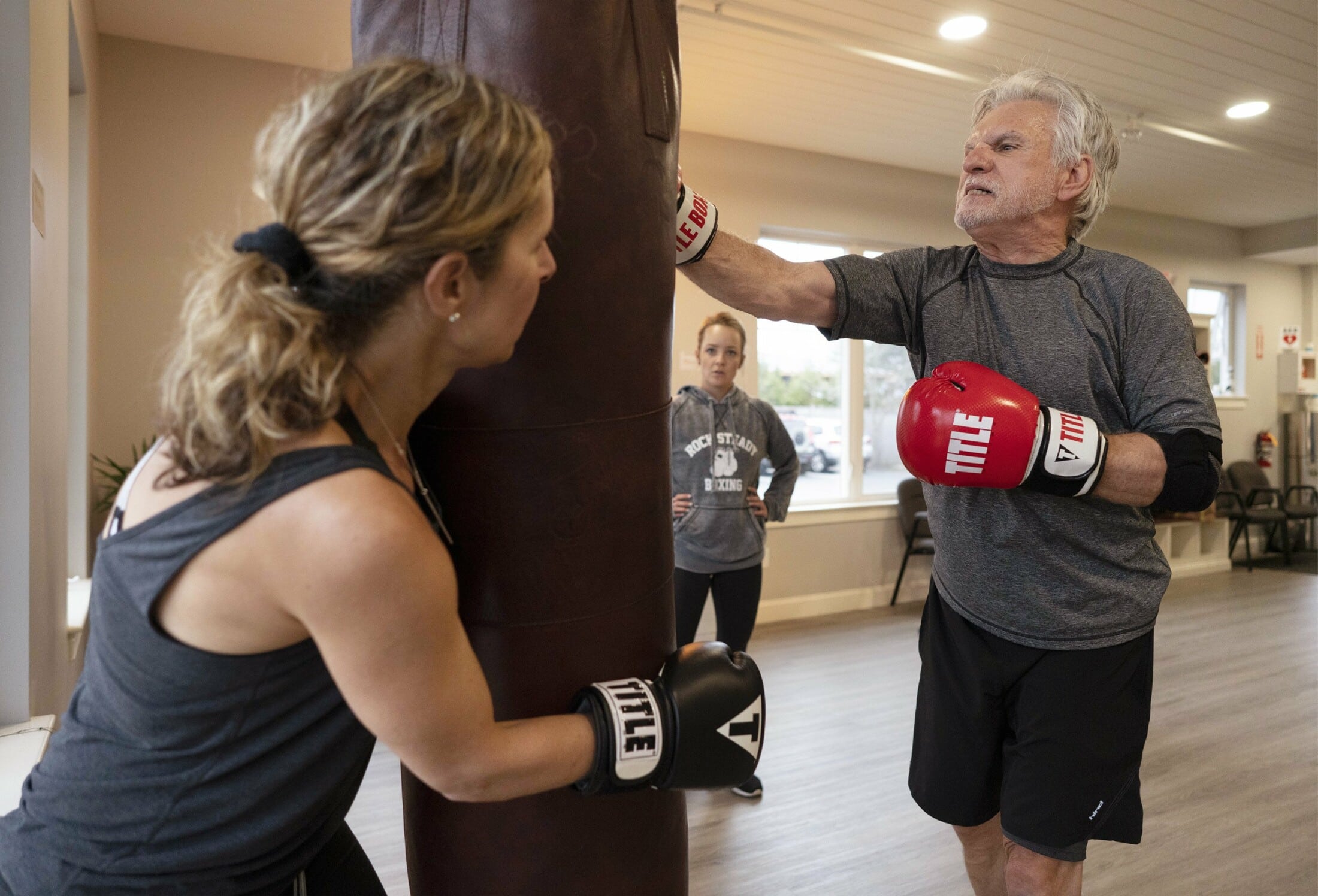 Patients punch back at Parkinsons disease through boxing lessons ...